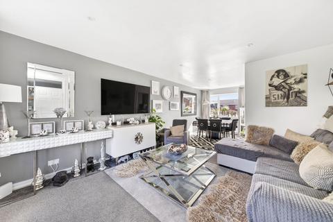 3 bedroom end of terrace house for sale, Woodmoor Drive, Crigglestone, WF4