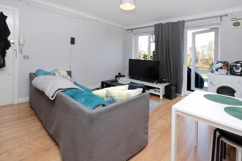 1 bedroom apartment to rent, Lovelace Gardens, Surbiton KT6