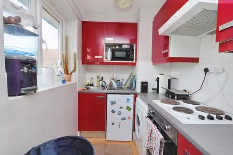 1 bedroom apartment to rent, Lovelace Gardens, Surbiton KT6