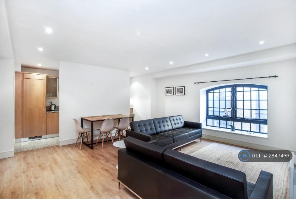 Living / Room