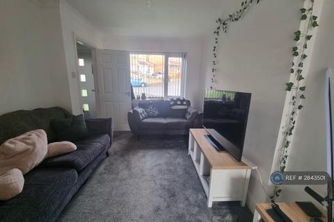 2 bedroom end of terrace house to rent, Poplars Farm Housing Estate, Bradford, BD2