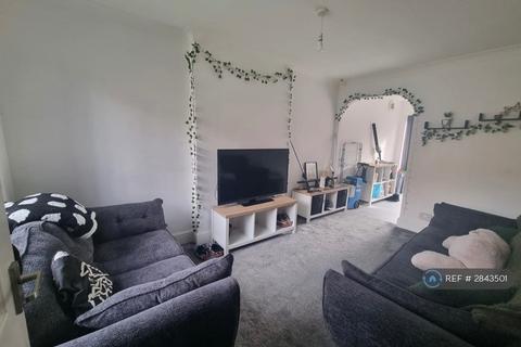 2 bedroom end of terrace house to rent, Poplars Farm Housing Estate, Bradford, BD2