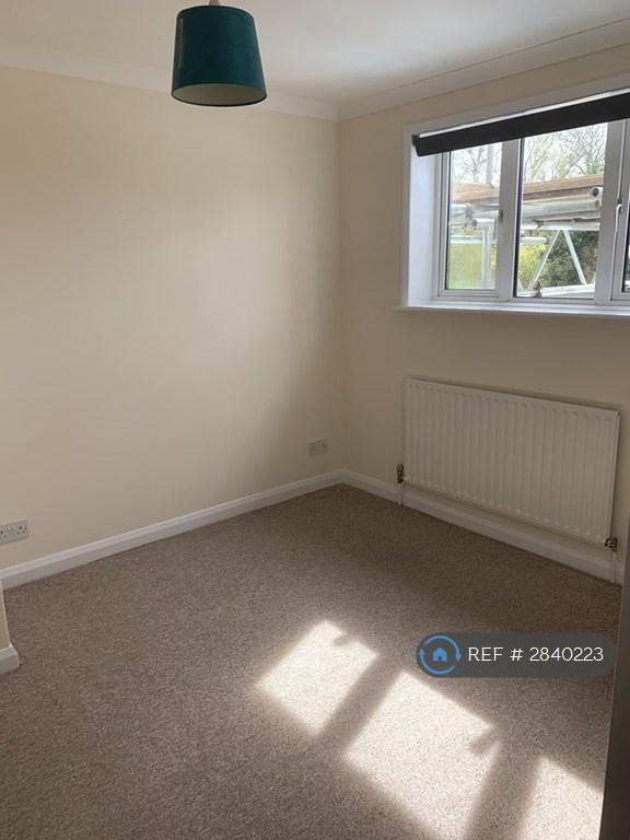 Double Bedroom With En-Suite Shower Room