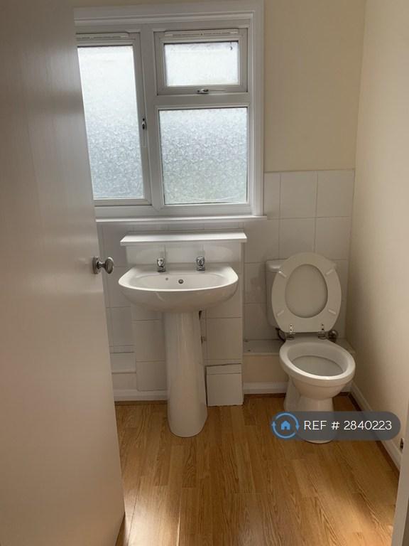Shared Bathroom Second Floor