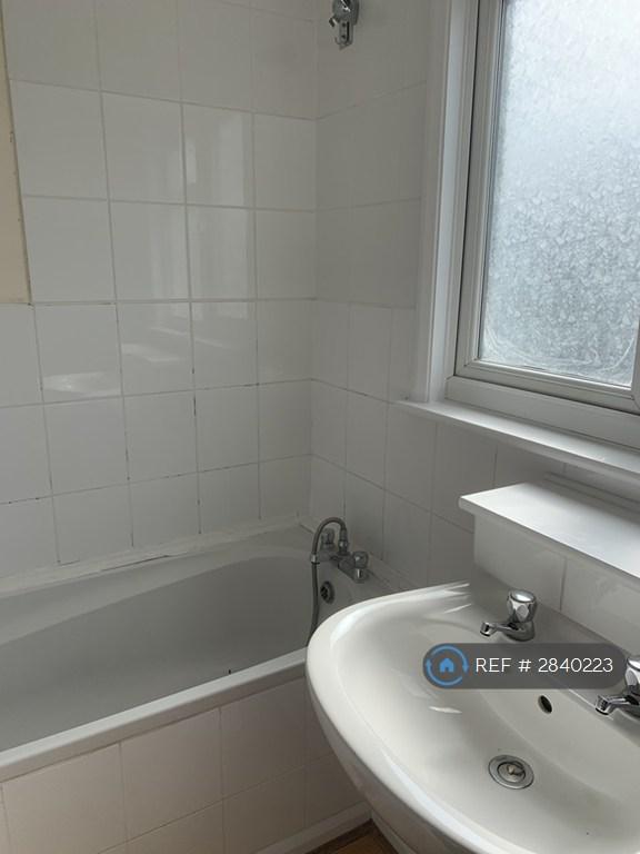 Shared Bathroom Second Floor