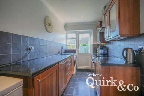 2 bedroom detached bungalow for sale, Heilsburg Road, Canvey Island, SS8