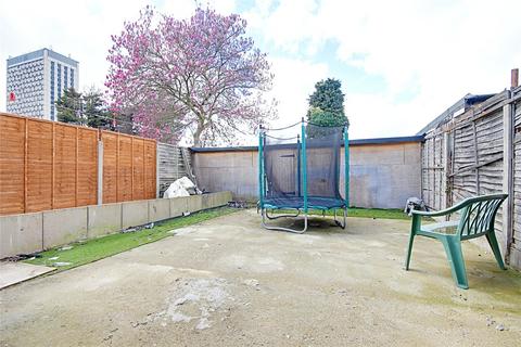 4 bedroom terraced house to rent, Nightingale Road, London, N9
