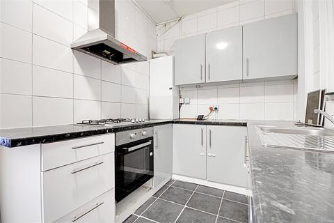4 bedroom terraced house to rent, Nightingale Road, London, N9