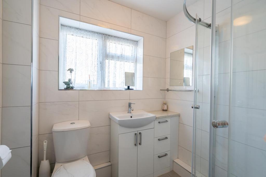 Shower Room.jpg