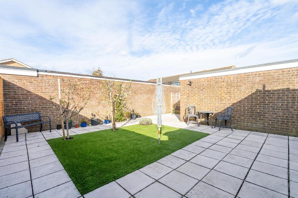 Rear Garden (2).jpg