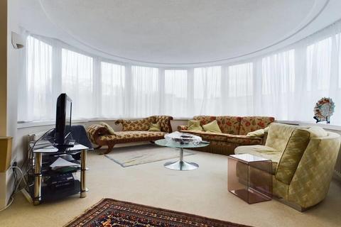 3 bedroom house to rent, Queens Terrace, London