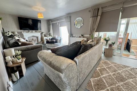4 bedroom end of terrace house for sale, Treseifion Estate, Holyhead, Anglesey, LL65