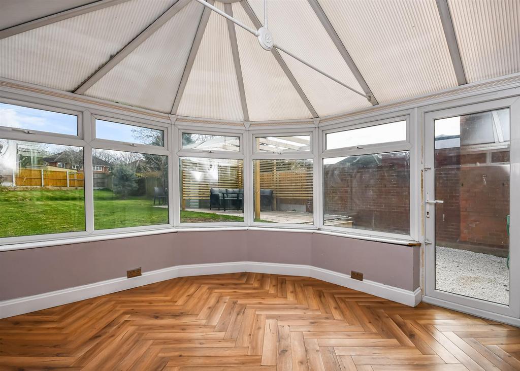 110 Wombourne Park-7.jpg