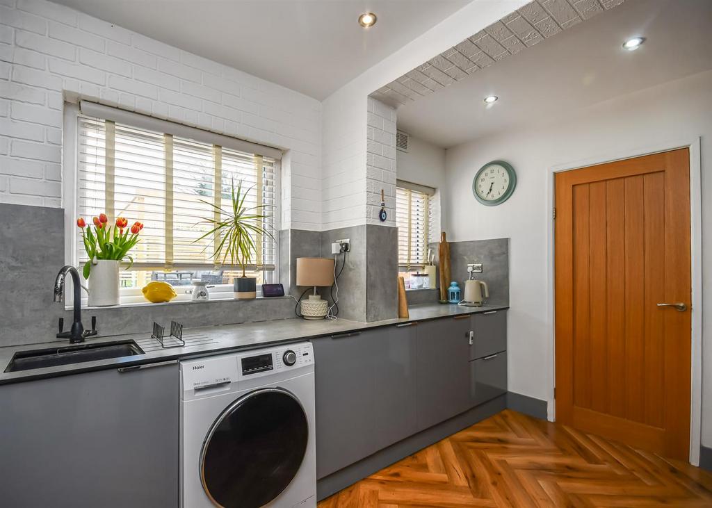 110 Wombourne Park-6.jpg