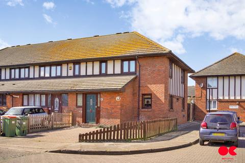 3 bedroom end of terrace house for sale, Devalls Close, Docklands E6