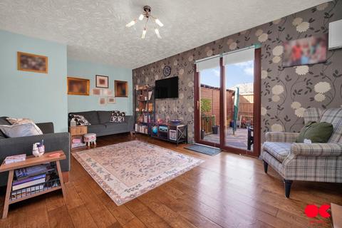 3 bedroom end of terrace house for sale, Devalls Close, Docklands E6