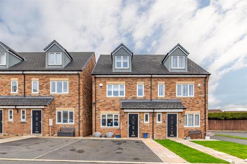 4 bedroom townhouse for sale, Tantallon Court, Dudley, Cramlington, NE23