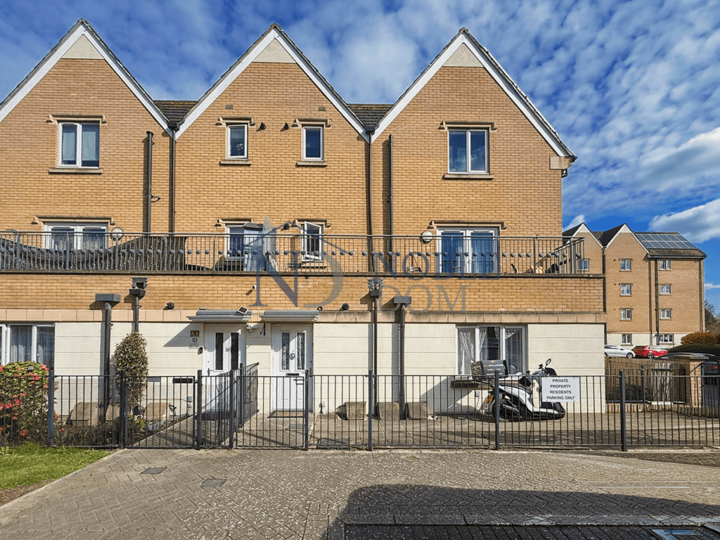 2 bedroom 2 bathroom flat in hayes
