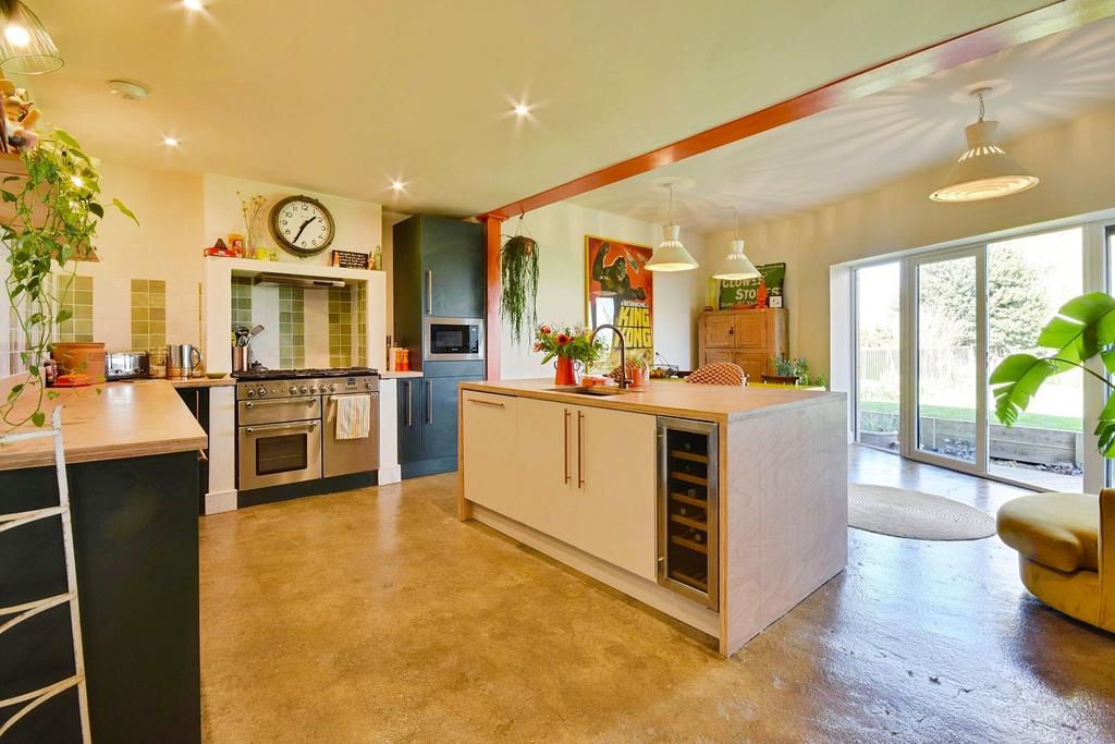 Kitchen/Dining Room
