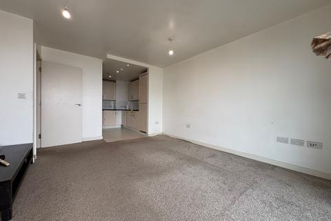 2 bedroom flat to rent, Station Approach, Hayes UB3