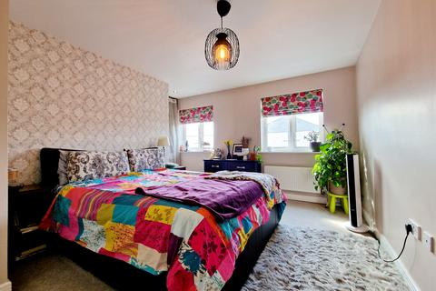 4 bedroom semi-detached house to rent, Noel Road, London W3