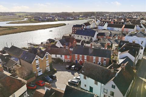 4 bedroom townhouse for sale, High Street, Wivenhoe, Colchester, CO7