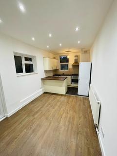 2 bedroom apartment to rent, Sketty Road, Enfield, EN1