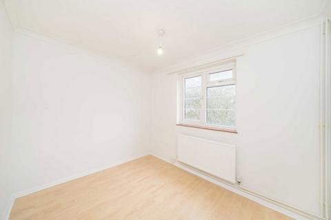 2 bedroom maisonette to rent, Cambray Road, London SW12