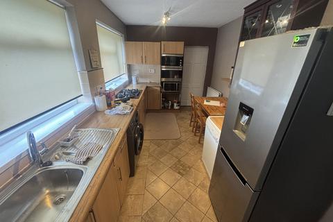 3 bedroom detached house to rent, Chester Road, Streetly, SUTTON COLDFIELD