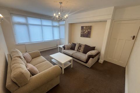 3 bedroom detached house to rent, Chester Road, Streetly, SUTTON COLDFIELD