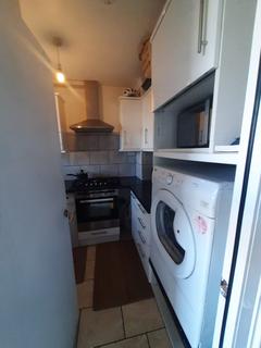 1 bedroom in a house share to rent, Pott Street, London E2