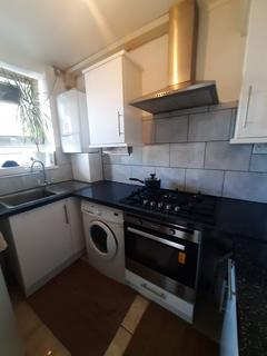 1 bedroom in a house share to rent, Pott Street, London E2