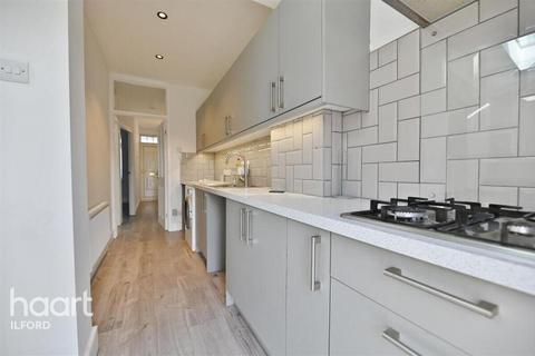 3 bedroom terraced house to rent, Chase Lane, ILFORD