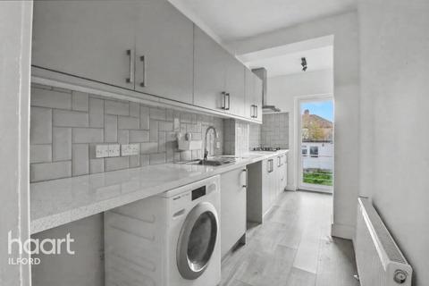 3 bedroom terraced house to rent, Chase Lane, ILFORD