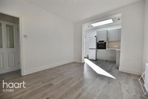3 bedroom terraced house to rent, Chase Lane, ILFORD