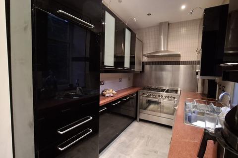 3 bedroom end of terrace house for sale, Millgate, Delph OL3