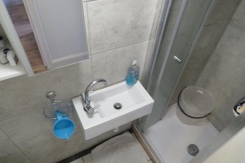 3 bedroom end of terrace house for sale, Kingsley Road, Hounslow TW3