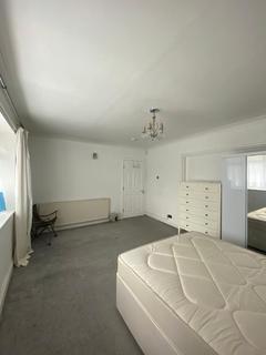 undefined, London Road, Isleworth TW7