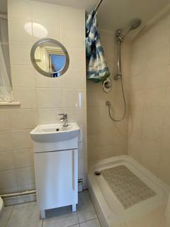 undefined, London Road, Isleworth TW7