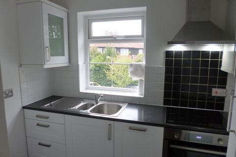 2 bedroom flat to rent, St Peters Close, Bushey Heath, Bushey, WD23