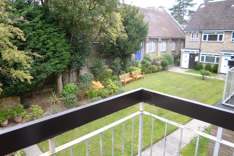 2 bedroom flat to rent, St Peters Close, Bushey Heath, Bushey, WD23