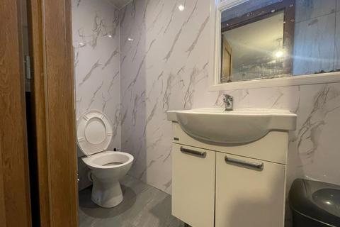 1 bedroom in a house share to rent, Heston Road, Hounslow TW5