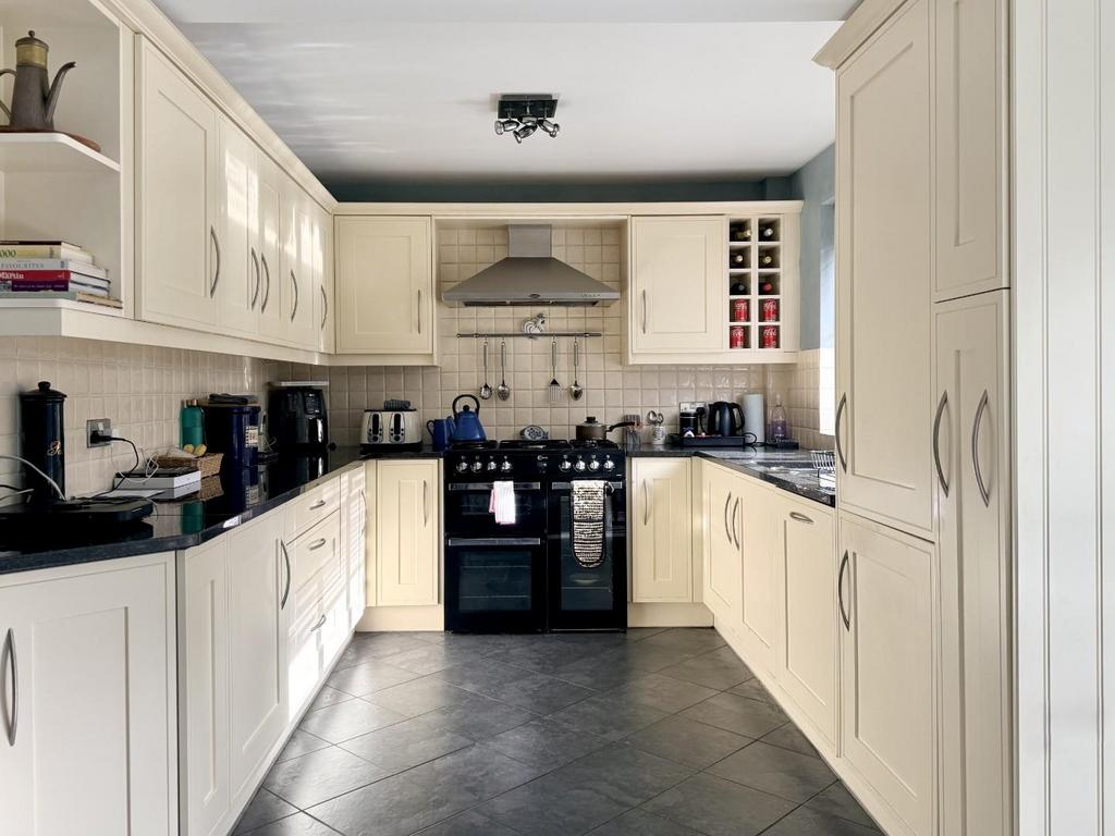 Kitchen/Dining