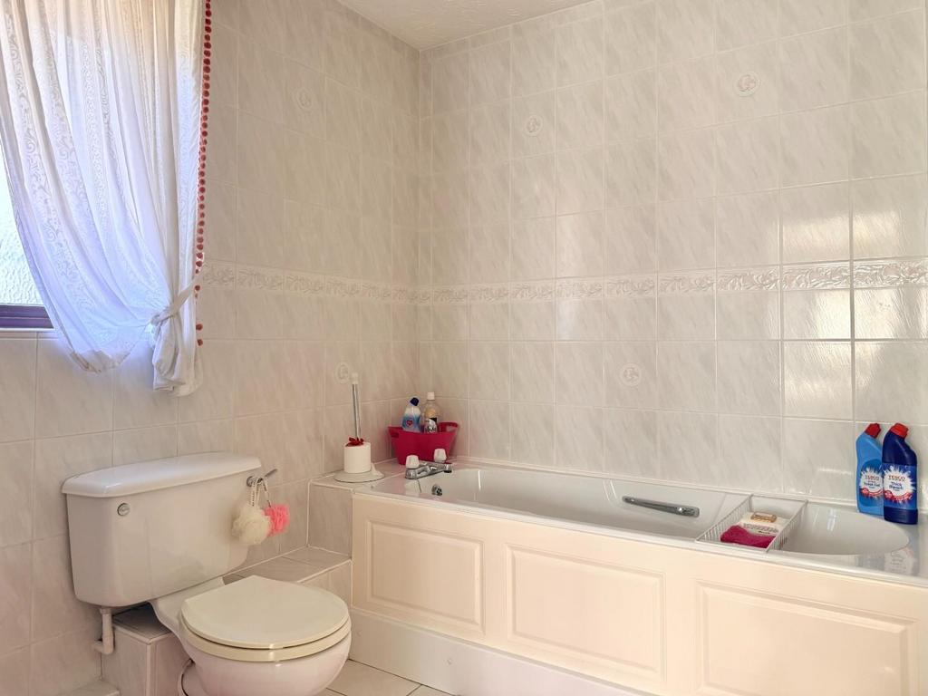 En-Suite Bathroom