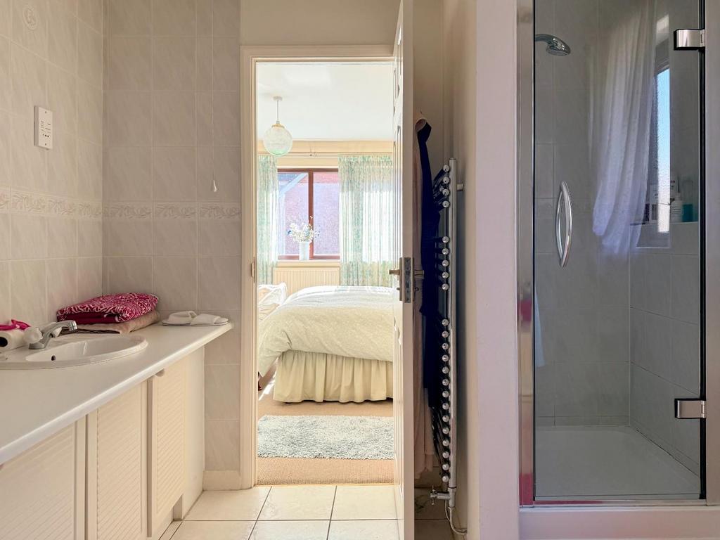En-Suite Bathroom