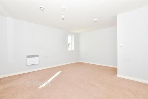 2 bedroom flat for sale, Poynder Drive, Holborough Lakes, Kent