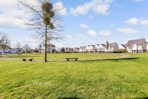 2 bedroom flat for sale, Poynder Drive, Holborough Lakes, Kent