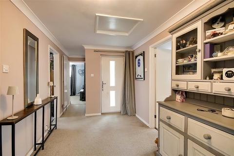 undefined, Edwin Close, Sompting, Lancing, West Sussex, BN15 9UU