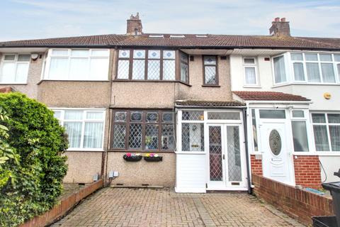 3 bedroom terraced house to rent, Highfield Road, Woodford Green, IG8