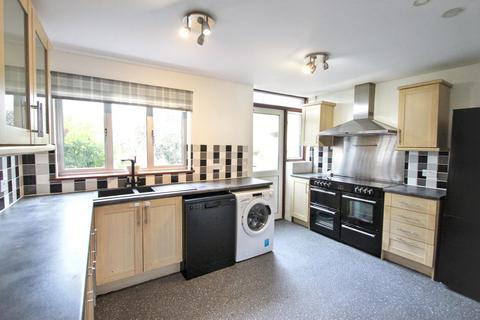 3 bedroom terraced house to rent, Highfield Road, Woodford Green, IG8